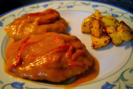 Filetes Rusos Rellenos de Pavo y Queso en Salsa con Patatas Filetes Rusos Rellenos de Pavo y Queso en Salsa con Patatas