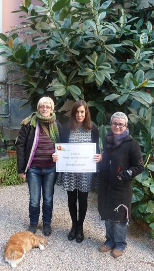 Elisenda Solsona gana la primera edición del Premio Lectures al Jardí Elisenda Solsona con Eva Algans y Assum Guardiola, de Factoria de Lletres
