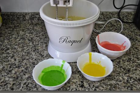 Brazo Gitano con Círculos de Colores Relleno de Nata Brazo Gitano con Círculos de Colores Relleno de Nata