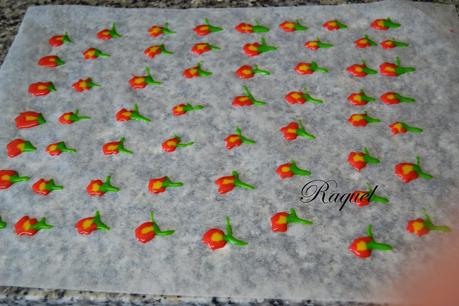 Brazo Gitano con Círculos de Colores Relleno de Nata Brazo Gitano con Círculos de Colores Relleno de Nata