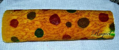 Brazo Gitano con Círculos de Colores Relleno de Nata Brazo Gitano con Círculos de Colores Relleno de Nata