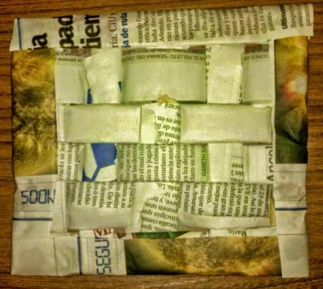 #Small&LowCost: Posavasos de papel de periódico #Small&LowCost: Posavasos de papel de periódico