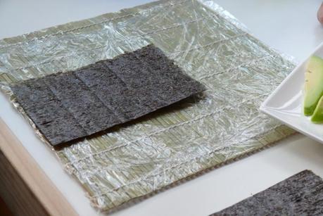 Maki sushi en casa , receta fácil alga nori