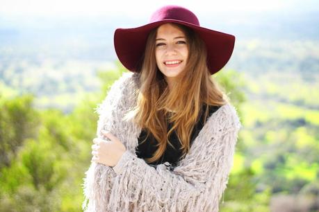 How to wear a Burgundy Hat How to wear a Burgundy Hat