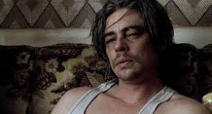 Crítica de “21 gramos” (2003) – Estreno en España: 30-enero-2004 Manu Zapata_El cine (de estreno) fácil de leer_vivazapata.net_Benicio2
