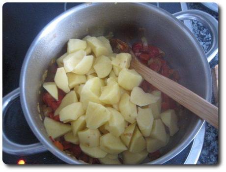 Guiso de txistorra y patatas recetasbellas-guiso-txistorra-20ene2015-20