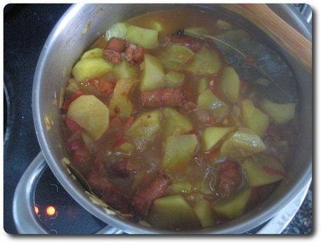 Guiso de txistorra y patatas recetasbellas-guiso-txistorra-20ene2015-38
