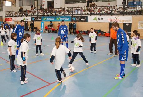 Inter Movistar inicia la Gira Movistar Megacracks de 2015 jugando al fútbol sala con 700 escolares de Valdemoro