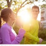 Un acercamiento con el estudio Stock Rocket Young couple jogging