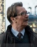 A falta de Batman, bien vale un James Gordon contra el crimen K James Gordon es el prototipo de héroe que asiste al superhéroe. Acaso más de un argentino piense en este personaje secundario de Batman cuando reclama por alguien capaz de rescatar al país de la mafia K.