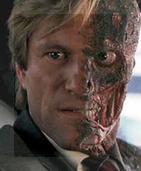 A falta de Batman, bien vale un James Gordon contra el crimen K El fiscal Harvey 'Dos Caras' Dent, ¿inspirado en Dr. Jekyll y Mr. Hyde?