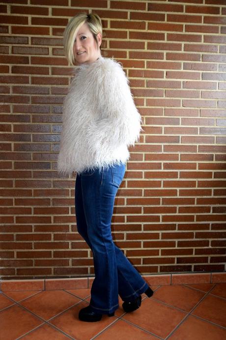 Seventy style. Abrigo de pelo con pantalón de campana. Seventy style. Abrigo de pelo con pantalón de campana.