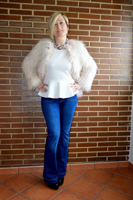 Seventy style. Abrigo de pelo con pantalón de campana. Seventy style. Abrigo de pelo con pantalón de campana.