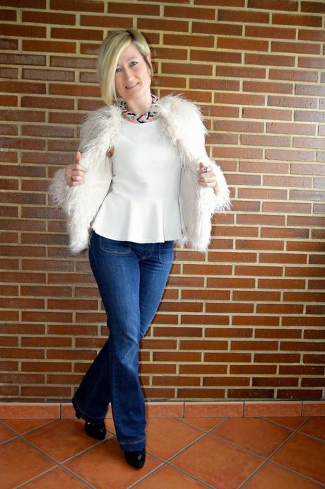 Seventy style. Abrigo de pelo con pantalón de campana. Seventy style. Abrigo de pelo con pantalón de campana.