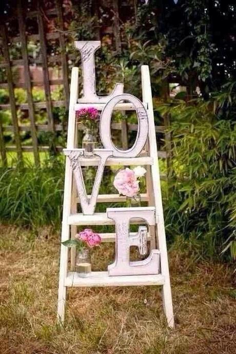 Una escalera con algún mensaje de amor - Foto: www.beautifulbluebrides.com