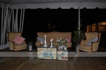 7-colores-de-boda-photobooth-photocall-sillones-decoracion-1 Pon una zona lounge en tu boda