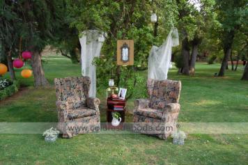 colores-de boda-photobooth-butacas-encaje-espejo Pon una zona lounge en tu boda
