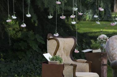 Colores-de-boda-photobooth-claveles-suspendidos-sillones-laura-y-raul_0141 Pon una zona lounge en tu boda