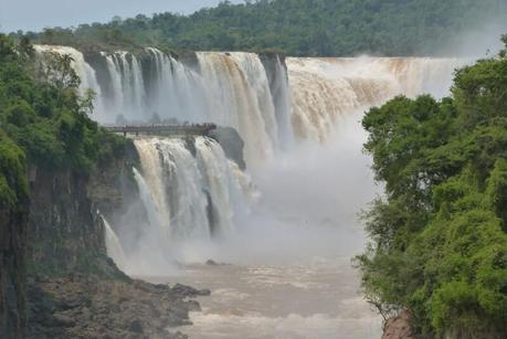 Vista de la plataforma a la garganta del diablo