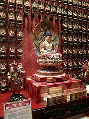Buddha Tooth Relic temple inside