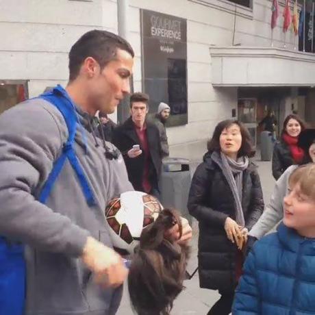 Cristiano Ronaldo sorpresa fan