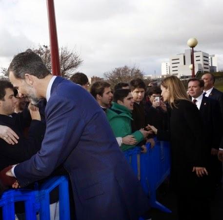 Dña. Letizia repite chaqueta de Mango de 35 euros en Pamplona