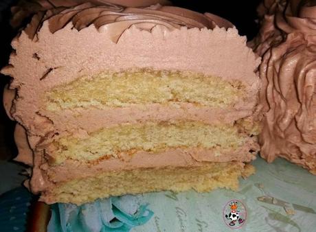 MINI CAKE DE VAINILLA Y BUTTERCREAM DE CHOCOLATE MINI CAKE DE VAINILLA Y BUTTERCREAM DE CHOCOLATE