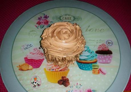 MINI CAKE DE VAINILLA Y BUTTERCREAM DE CHOCOLATE MINI CAKE DE VAINILLA Y BUTTERCREAM DE CHOCOLATE