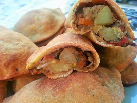 Empanadillas veganas rellenas de patata y verduras