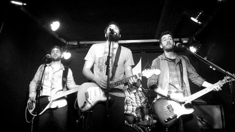 RECOMENDACIONES (1): LOS NIETOS DE COTTONFIELDS: Rock de raíces con huevos. RECOMENDACIONES (1): LOS NIETOS DE COTTONFIELDS: Rock de raíces con huevos.
