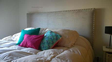 Cabecero en pana Perla con Tachas XL Con Tachones Plateados en Panne PerlaM