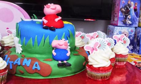 Cup cake red velved y tarta peppa pig, cumpleaños de aitana "todo ...