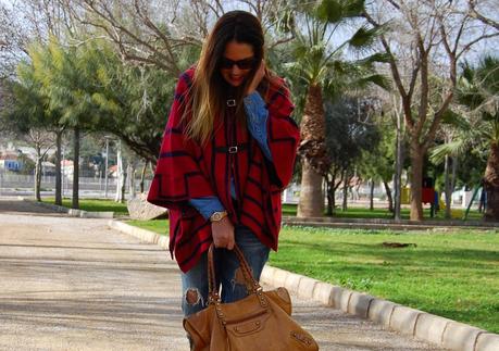 pONCHO pETIT + pRINT #nOUNIFORMES pONCHO pETIT + pRINT #nOUNIFORMES