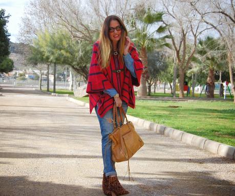 pONCHO pETIT + pRINT #nOUNIFORMES pONCHO pETIT + pRINT #nOUNIFORMES