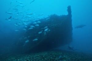 buceo extremo entre pecios