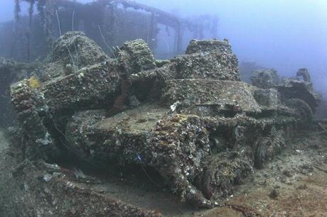 buceo extremo entre pecios