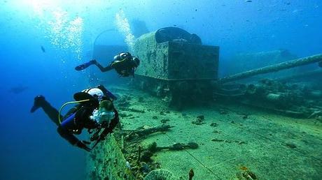 buceo extremo entre pecios