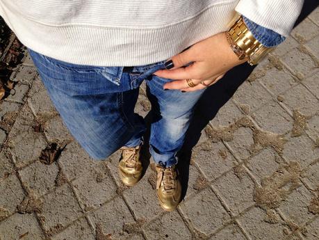 UPS, I DID IT AGAIN.- UPS, I DID IT AGAIN.-