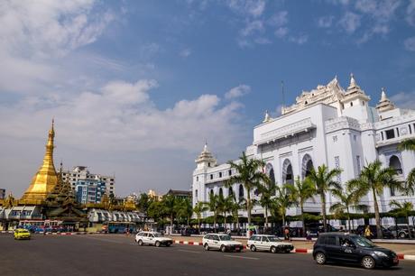 Sule Paya Stupa y ayuntamiento de Yangon