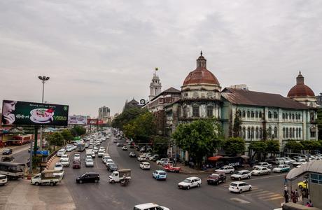 La avenida junto al río, Yangon