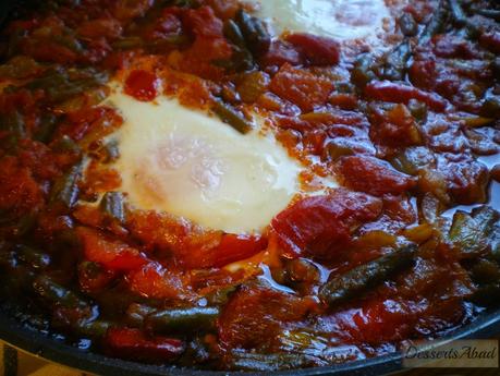 Shakshuka recién salido del horno Shakshuka recién salido del horno