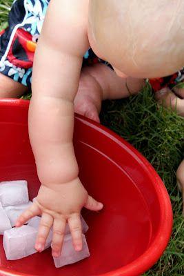 5 ideas para explorar con texturas: Primer año bebe hielo