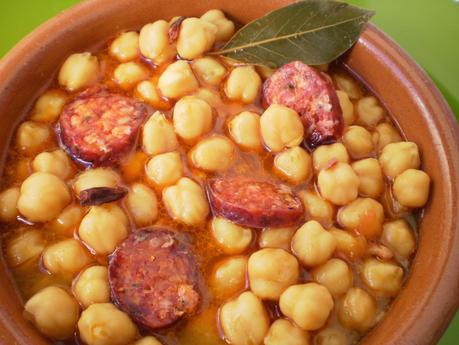 POTAJE DE GARBANZOS CON CHORIZO POTAJE DE GARBANZOS CON CHORIZO