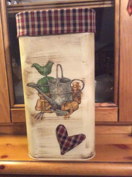 Latas en decoupage Latas en decoupage