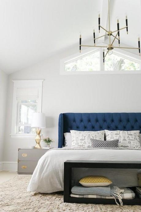 A los pies de tu cama Banqueta para dormitorio, banqueta pies acero, cómo decrar tu dormitorio, ideas para decorar el dormitorio, banqueta pie de cama