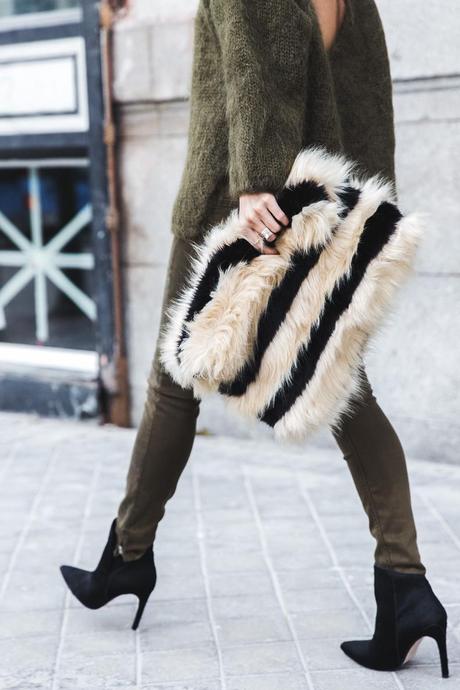 Open_back_Sweater-Khaki-Outfit-Street_Style-Collage_Vintage-Fur_Clutch-34