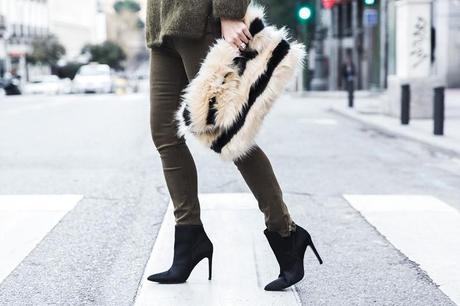 Open_back_Sweater-Khaki-Outfit-Street_Style-Collage_Vintage-Fur_Clutch-77