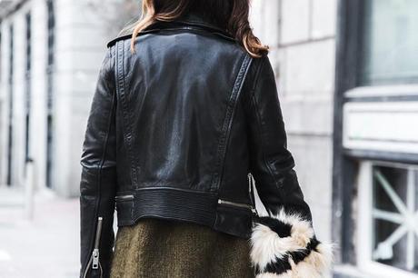 Open_back_Sweater-Khaki-Outfit-Street_Style-Collage_Vintage-Fur_Clutch-78