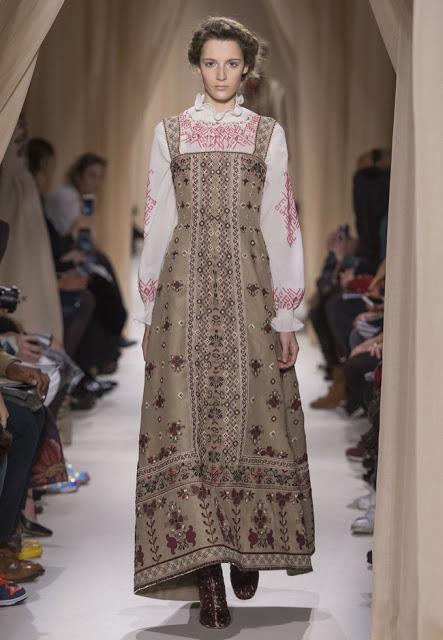 Valentino enamora con su colección de Alta Costura de Primavera 2015