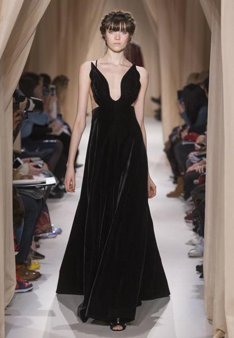 Valentino enamora con su colección de Alta Costura de Primavera 2015